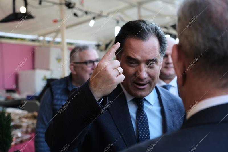 Άδωνις Γεωργιάδης στο Χριστουγεννιάτικο πάρκο - Πεδίο Άρεως