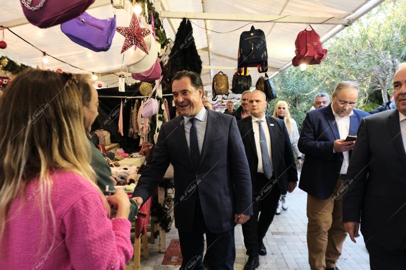 Άδωνις Γεωργιάδης στο Χριστουγεννιάτικο πάρκο - Πεδίο Άρεως