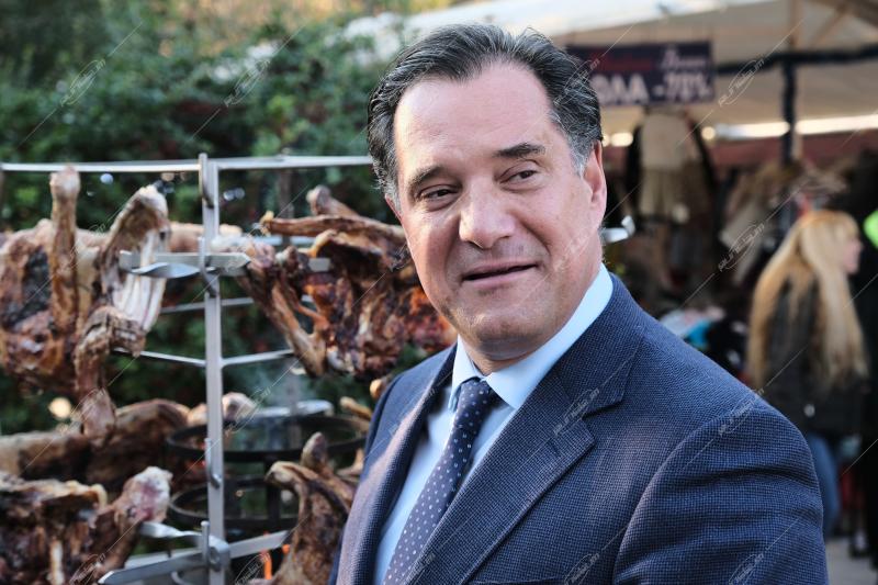 Άδωνις Γεωργιάδης στο Χριστουγεννιάτικο πάρκο - Πεδίο Άρεως