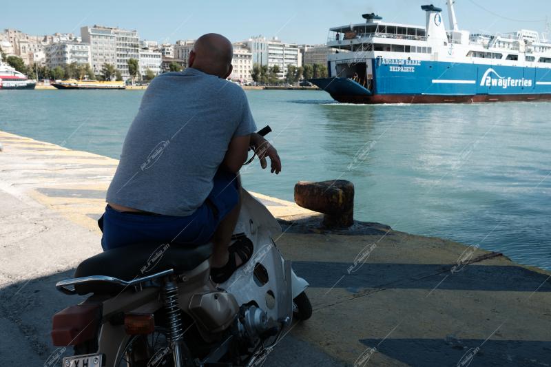 Αναχωρήσεις από το λιμάνι του Πειραιά - Departures Pireus port