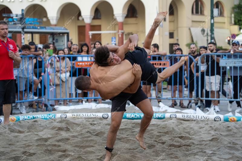 Beach wrestling in Aristotelous square