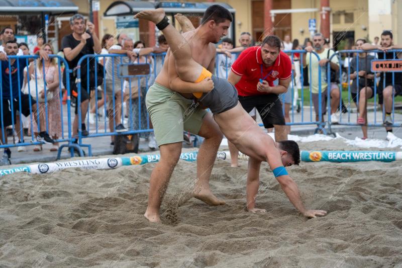 Beach wrestling in Aristotelous square