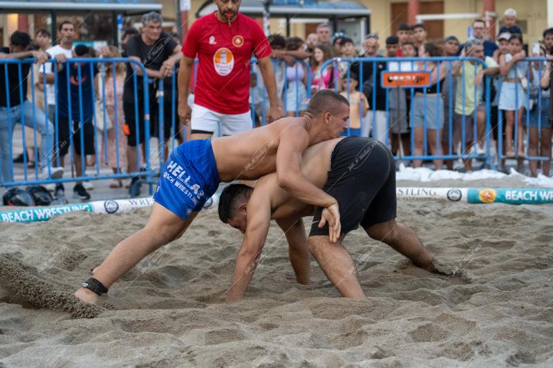 Beach wrestling in Aristotelous square