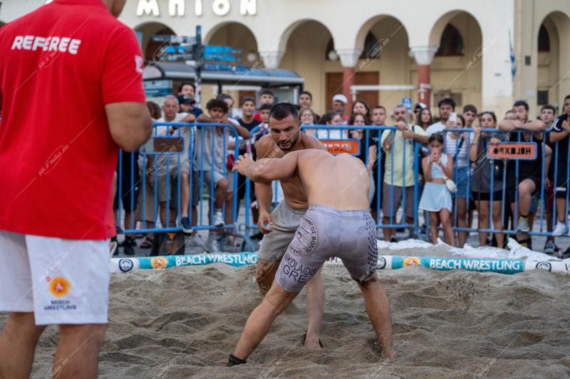 Beach wrestling in Aristotelous square