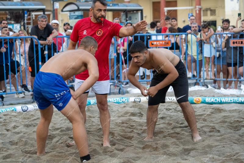 Beach wrestling in Aristotelous square