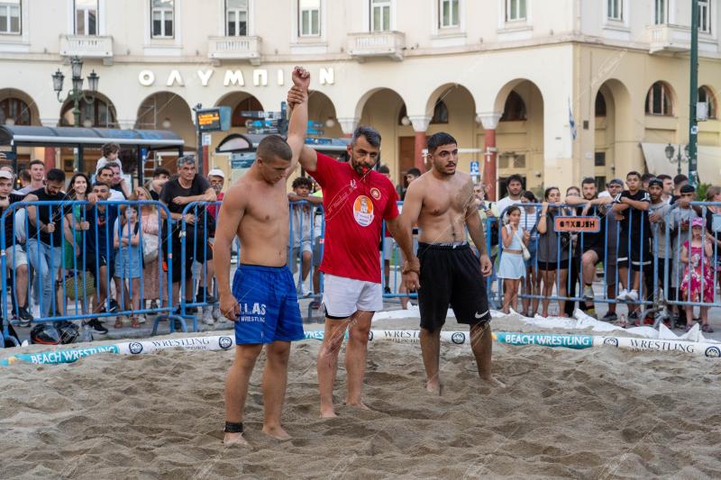 Beach wrestling in Aristotelous square