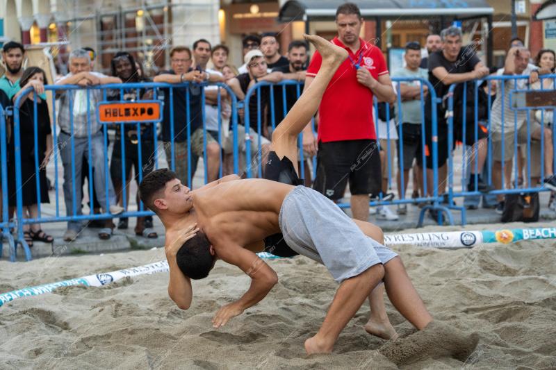 Beach wrestling in Aristotelous square