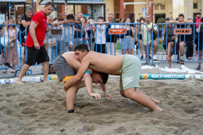 Beach wrestling in Aristotelous square