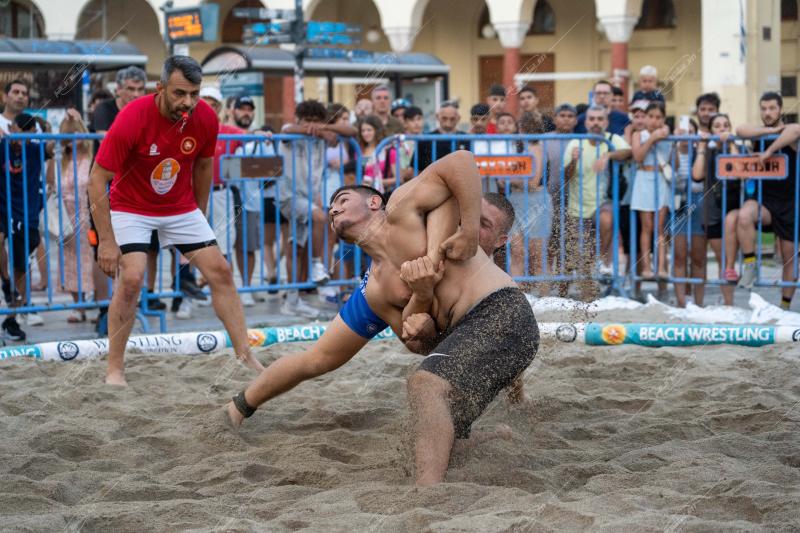 Beach wrestling in Aristotelous square
