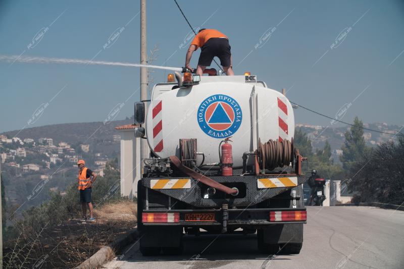 Δασική πυρκαγιά στην περιοχή της Πεντέλης