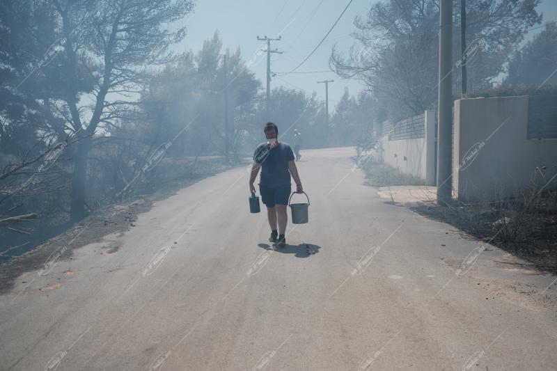 Δασική πυρκαγιά στην περιοχή της Πεντέλης