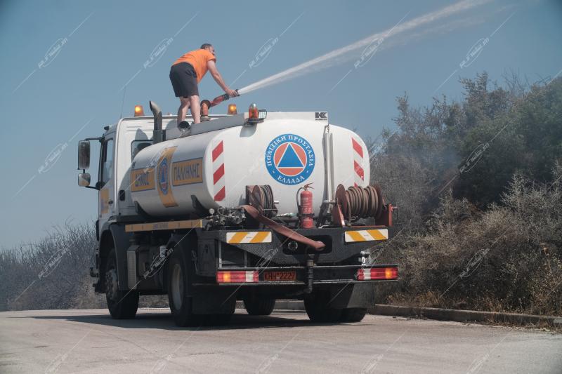 Δασική πυρκαγιά στην περιοχή της Πεντέλης