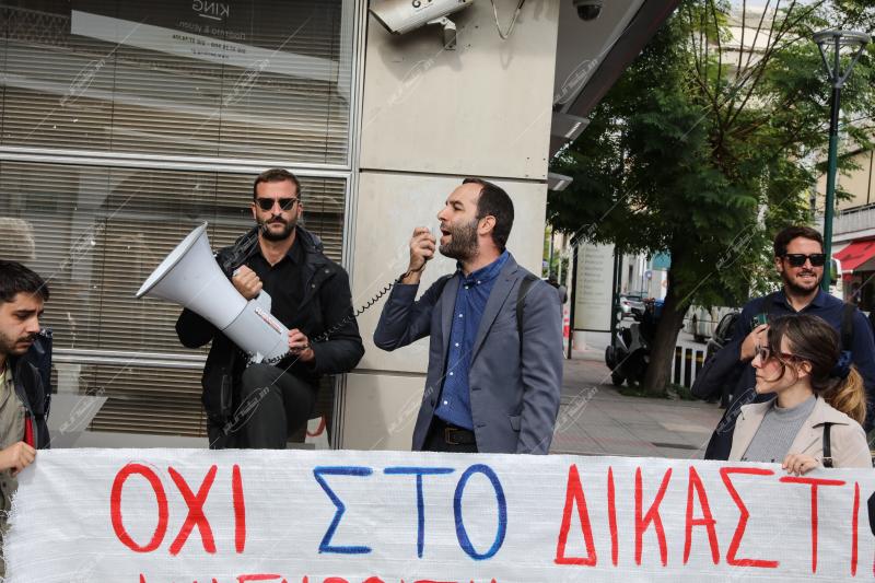 Διαμαρτυρία δικαστικών υπαλλήλων και συλλόγων δικηγόρων.