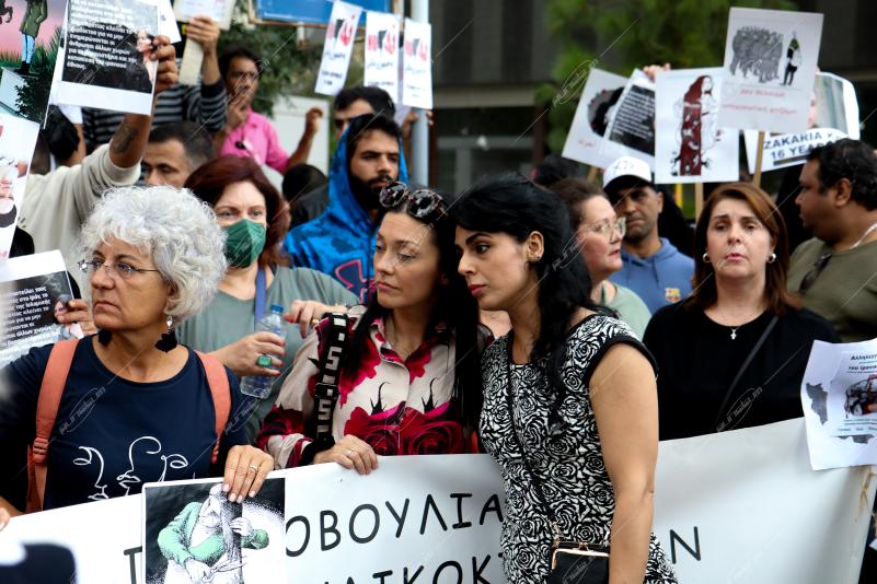 Διαμαρτυρία έξω από την πρεσβεία του Ιράν.