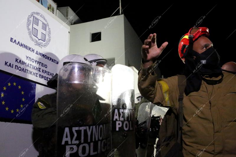 Εποχικοί πυροσβέστες.