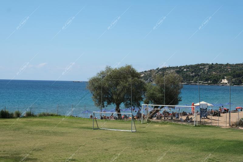 Γήπεδο ποδοσφαίρου δίπλα στην θάλασσα / Football pitch next to the sea
