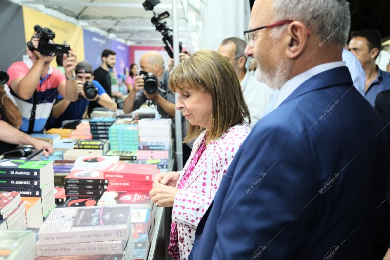 Η ΠτΔ Κατερίνα Σακελλαροπούλου στο 50ο φεστιβάλ βιβλίου στο Ζάππειο