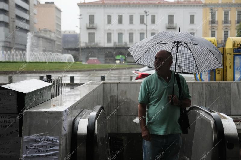 Καλοκαιρινή βροχή στην Αθήνα / Summer rain in Athens