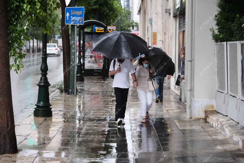 Καλοκαιρινή βροχή στην Αθήνα / Summer rain in Athens
