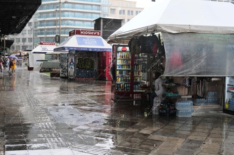 Καλοκαιρινή βροχή στην Αθήνα / Summer rain in Athens