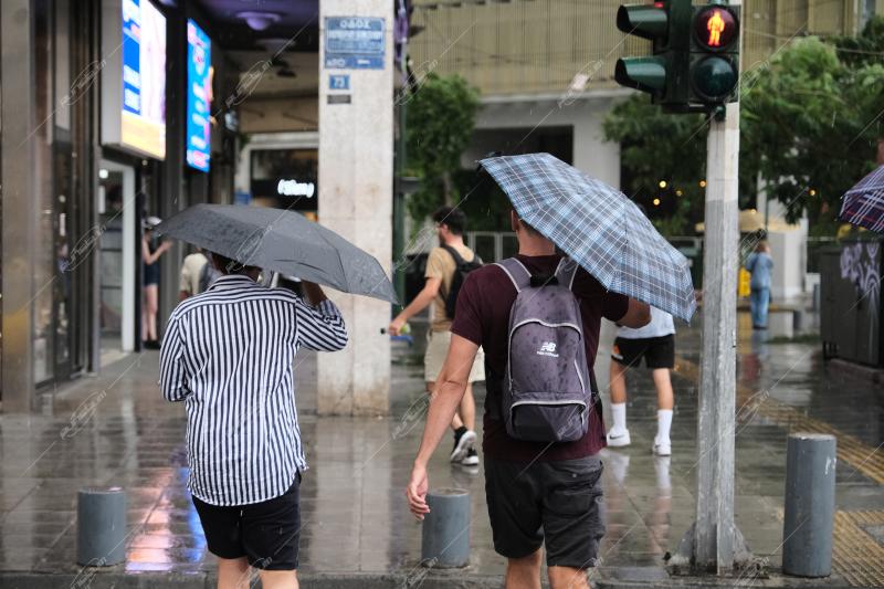 Καλοκαιρινή βροχή στην Αθήνα / Summer rain in Athens