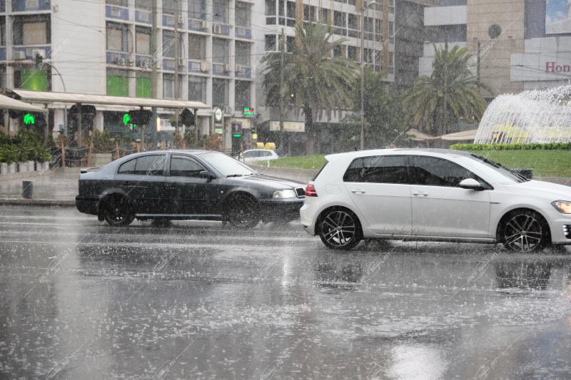 Καλοκαιρινή βροχή στην Αθήνα / Summer rain in Athens