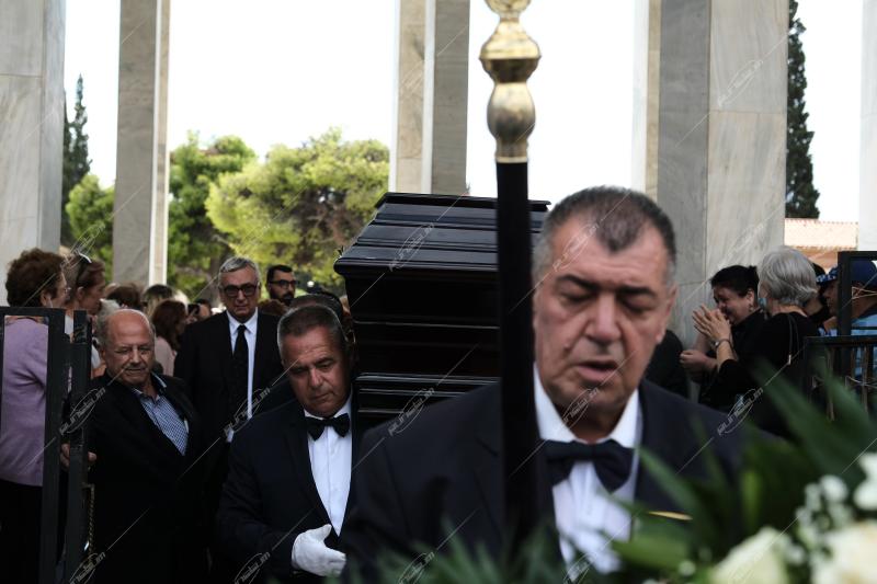 Κηδεία Μάρθας Καραγιάννη στο Α' νεκροταφείο Αθηνών