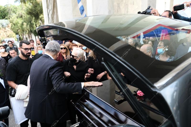 Κηδεία Μάρθας Καραγιάννη στο Α' νεκροταφείο Αθηνών