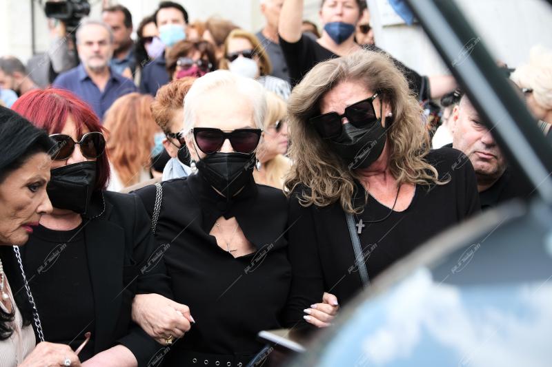 Κηδεία Μάρθας Καραγιάννη στο Α' νεκροταφείο Αθηνών