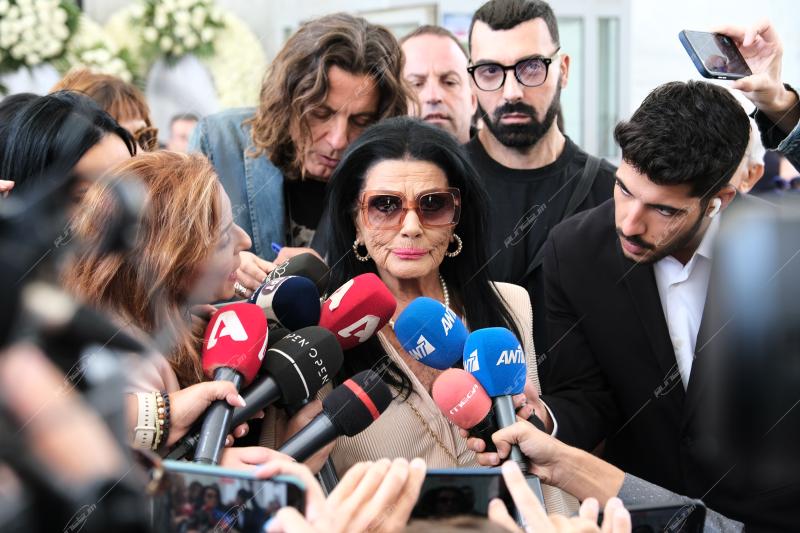 Κηδεία Μάρθας Καραγιάννη στο Α' νεκροταφείο Αθηνών