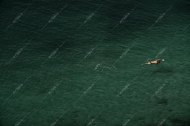 Λουόμενοι στο Ναύπλιο / Bathers in Nafplio