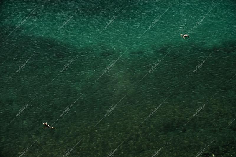 Λουόμενοι στο Ναύπλιο / Bathers in Nafplio