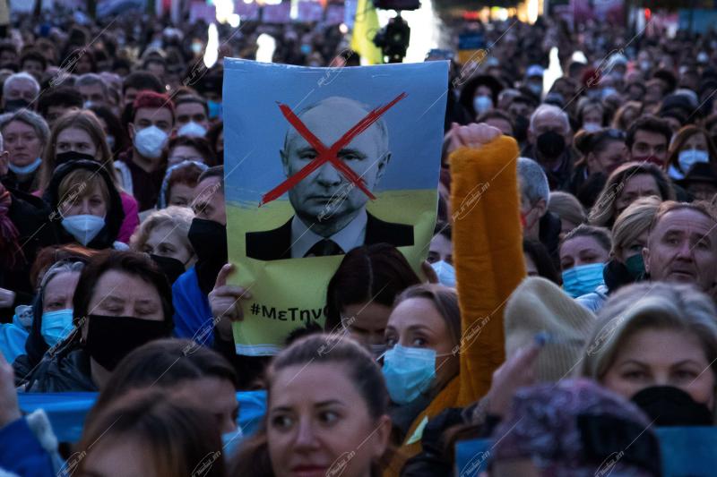 Ουκρανοί πολίτες στην πλατεία Συντάγματος.
