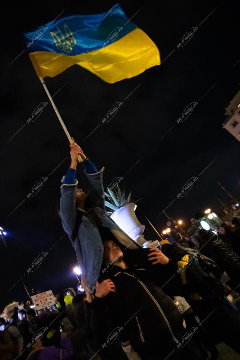 Ουκρανοί πολίτες στην πλατεία Συντάγματος.