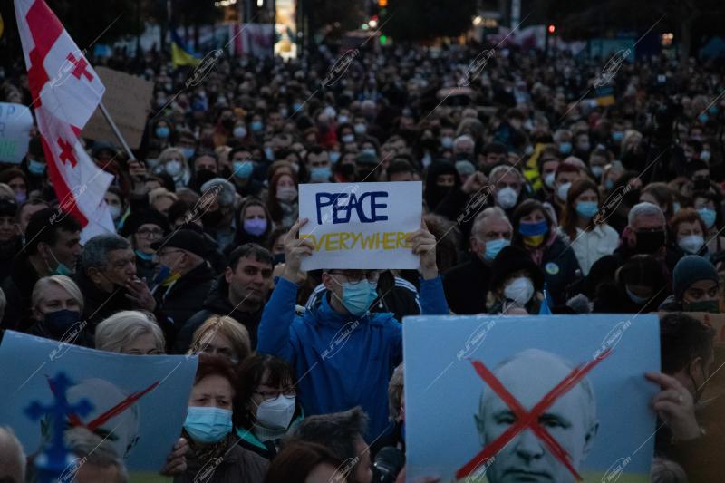 Ουκρανοί πολίτες στην πλατεία Συντάγματος.