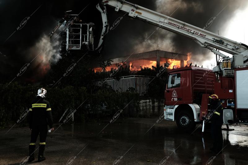 Πυρκαγιά σε εργοστάσιο πλαστικών στην Μεταμόρφωση