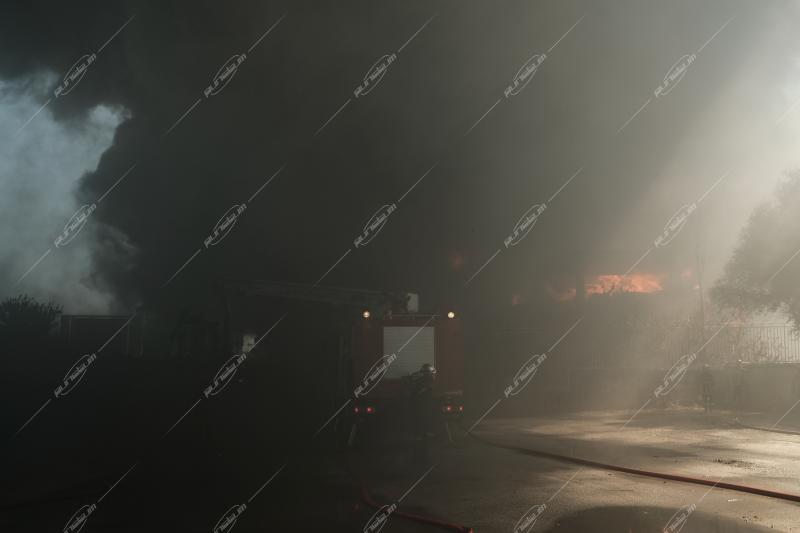 Πυρκαγιά σε εργοστάσιο πλαστικών στην Μεταμόρφωση