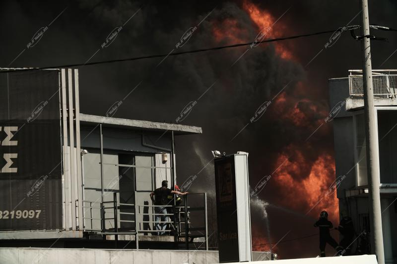 Πυρκαγιά σε εργοστάσιο πλαστικών στην Μεταμόρφωση