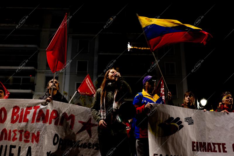 Πορεία προς την αμερικανική πρεσβεία με αφορμή τον βομβαρδισμό του Καράκας