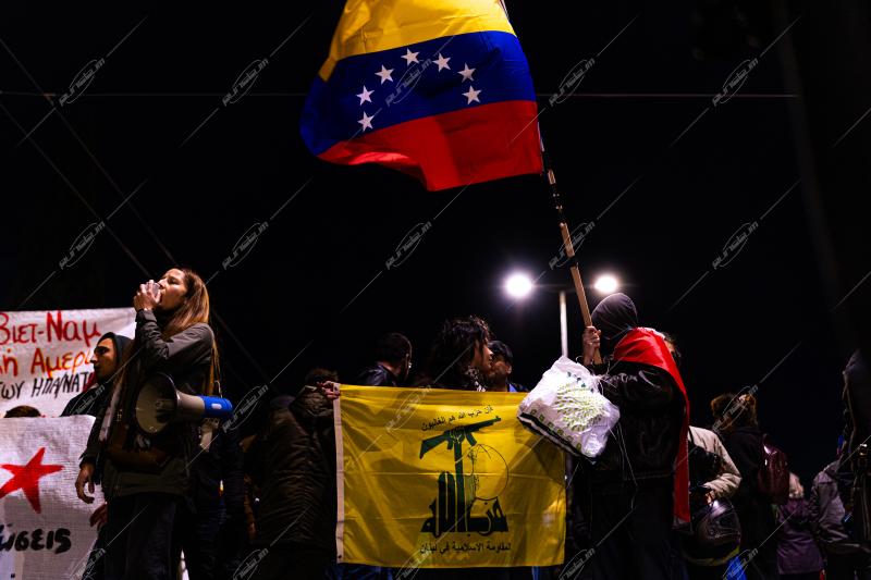 Πορεία προς την αμερικανική πρεσβεία με αφορμή τον βομβαρδισμό του Καράκας