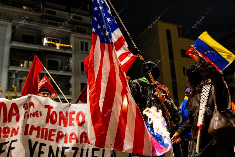 Πορεία προς την αμερικανική πρεσβεία με αφορμή τον βομβαρδισμό του Καράκας