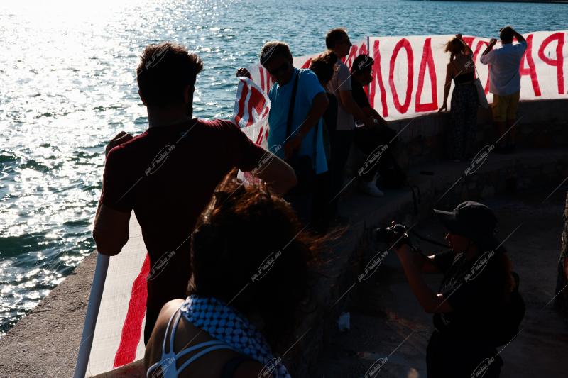Συγκέντρωση διαμαρτυρίας για το Ισραηλινό κρουαζιερόπλοιο Crown Iris,Βολος
