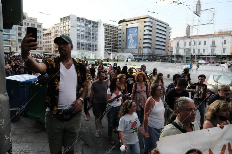 Συγκέντρωση διαμαρτυρίας στο Δημαρχείο Αθηνών για τη στάση ΜΕΤΡΟ Εξάρχεια