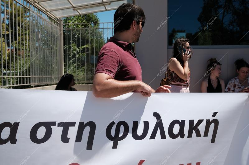 Συγκέντρωση διαμαρτυρίας στο υπουργείο δικαιοσύνης για την αποφυλάκιση Λιγνάδη