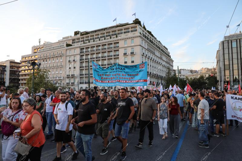 Συγκέντρωση του ΠΑΜΕ στο Σύνταγμα.