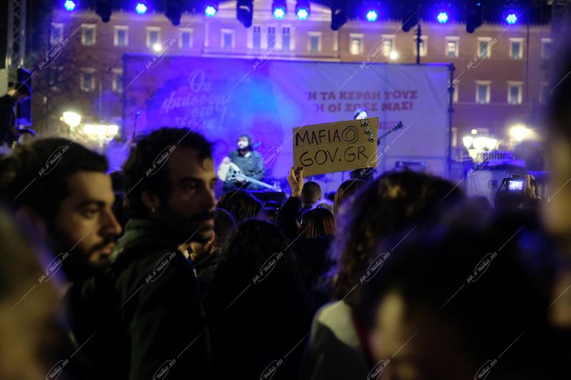 Συναυλία για τα Τέμπη στην πλατεία Συντάγματος