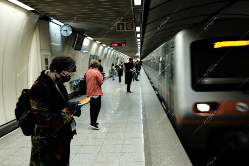 Στιγμιότυπα από τα ΜΜΜ κατά τη διάρκεια της πανδημίας Covid 19 / Snapshots from public transport during the Covid 19 pandemic