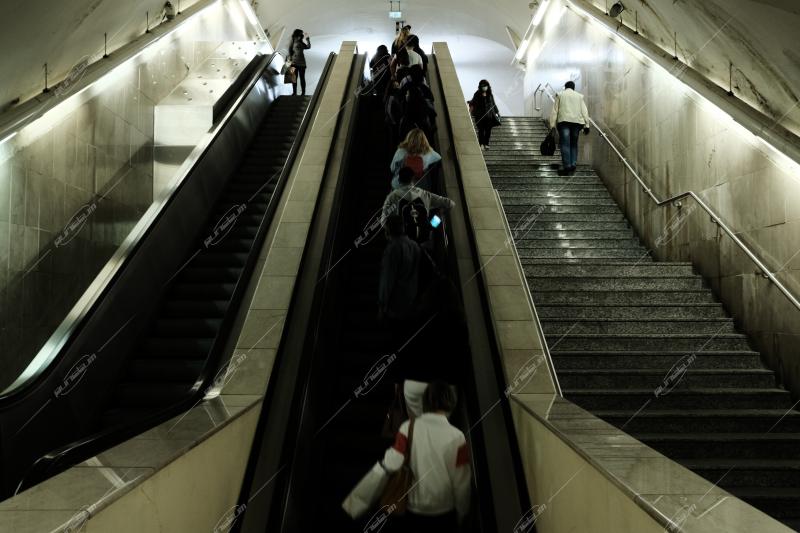 Στιγμιότυπα από τα ΜΜΜ κατά τη διάρκεια της πανδημίας Covid 19 / Snapshots from public transport during the Covid 19 pandemic