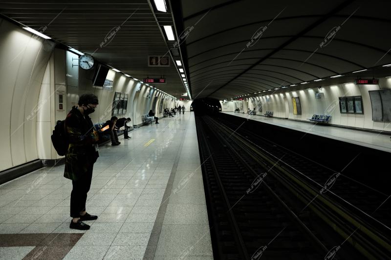 Στιγμιότυπα από τα ΜΜΜ κατά τη διάρκεια της πανδημίας Covid 19 / Snapshots from public transport during the Covid 19 pandemic