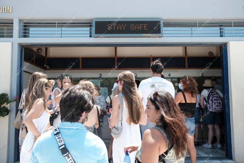 Τουρίστες στην Ακρόπολη / Tourists at Acropolis, Athens